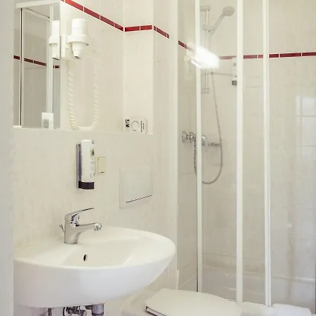 فندق آم روغارد بيرغن أوف روغن